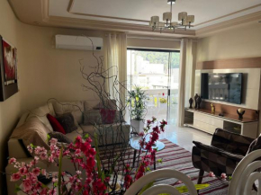 Apartamento de 3 quartos amplos na praia Pitangueiras, Guaruja